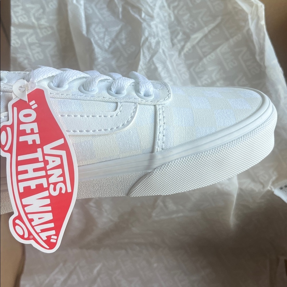 VANS NEW Ward Checkerboard White Skate Shoes Women’s Sz 5